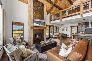 تلفزيون ذكي، مدفأة، ستيريو