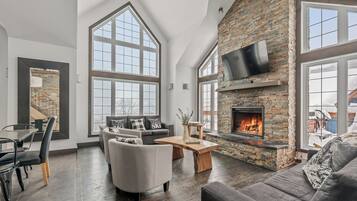 TV, fireplace, stereo