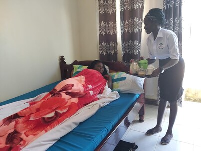 Famko Hotel - Sleeps 24 - Parking - Garden