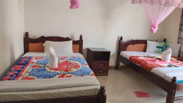 Cabin | 4 bedrooms, iron/ironing board, free WiFi, bed sheets