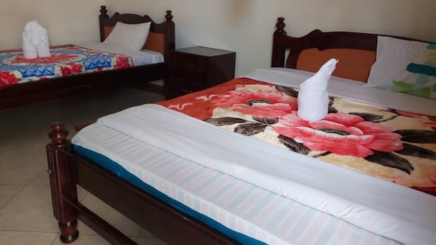 Unclassified image, 1 of 12, button - Famko Hotel - Sleeps 24 - Parking - Garden (Lira)