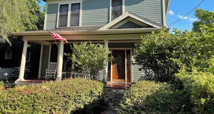 2/2 Apt downtown in restored historic home yr 1891
