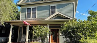 2/2 Apt downtown in restored historic home yr 1891