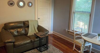 2/2 Apt downtown in restored historic home yr 1891