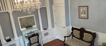 2/2 Apt downtown in restored historic home yr 1891
