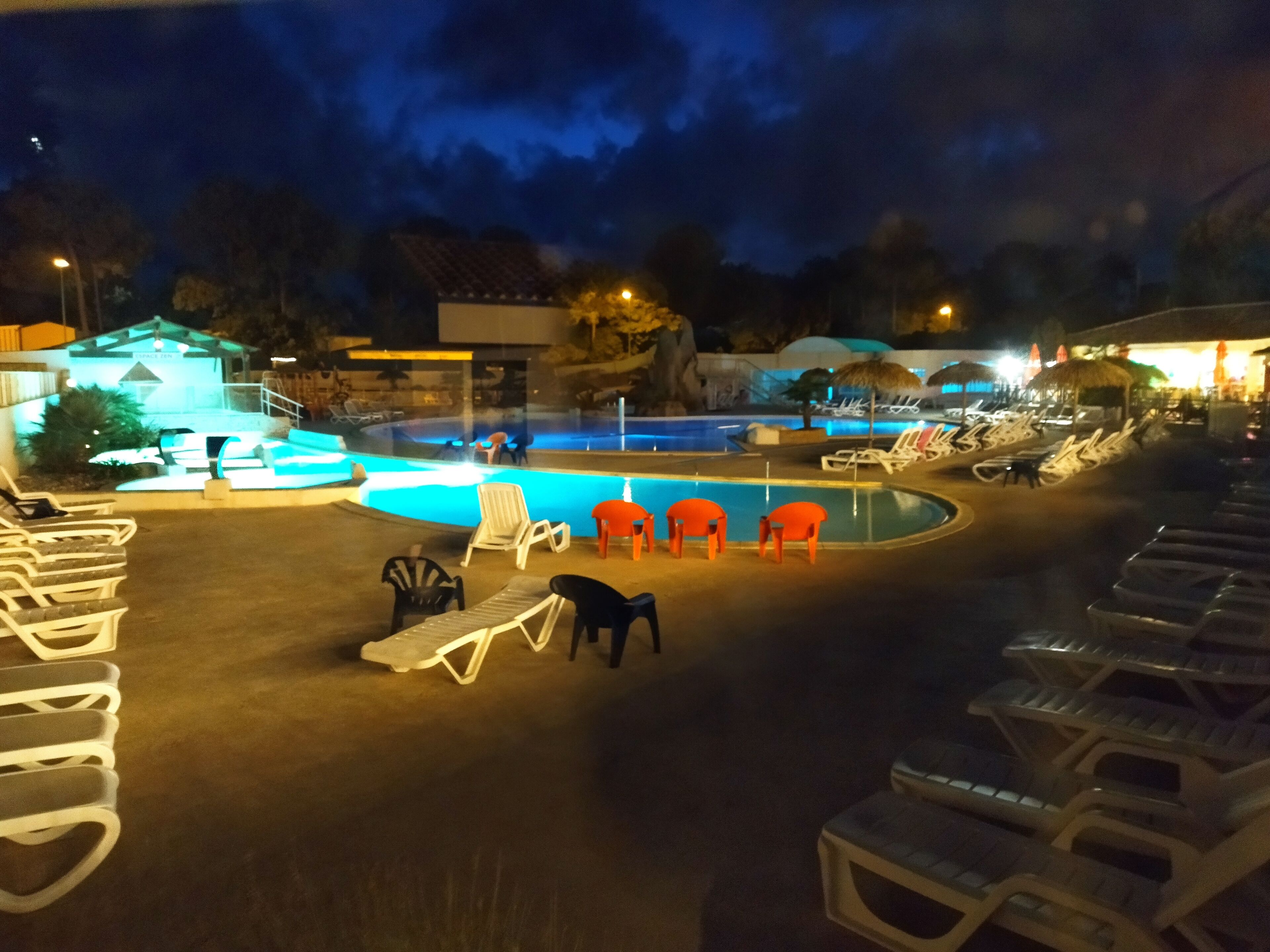 Piscine couverte, piscine extérieure