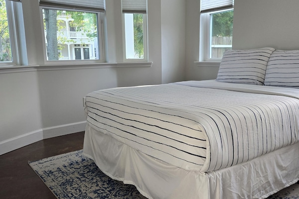 3 bedrooms, desk, free WiFi, bed sheets