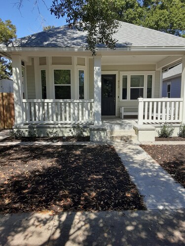 Modern & Historic quiet house near Arenas|Yard|No Pet fees|R&R |Street Parking