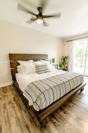 4 bedrooms, desk, free WiFi, bed sheets