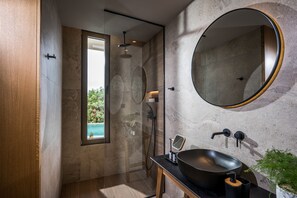 Serenity Open Plan Suite Sea Vie with Individual Pool | Bathroom | Combined shower/tub, hydromassage showerhead, designer toiletries -  Grace Villas Collection (Hersonissos)