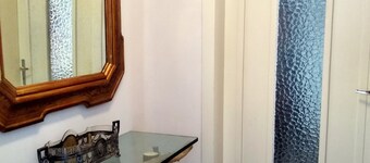 Bright, comfortable apartment near the historic center