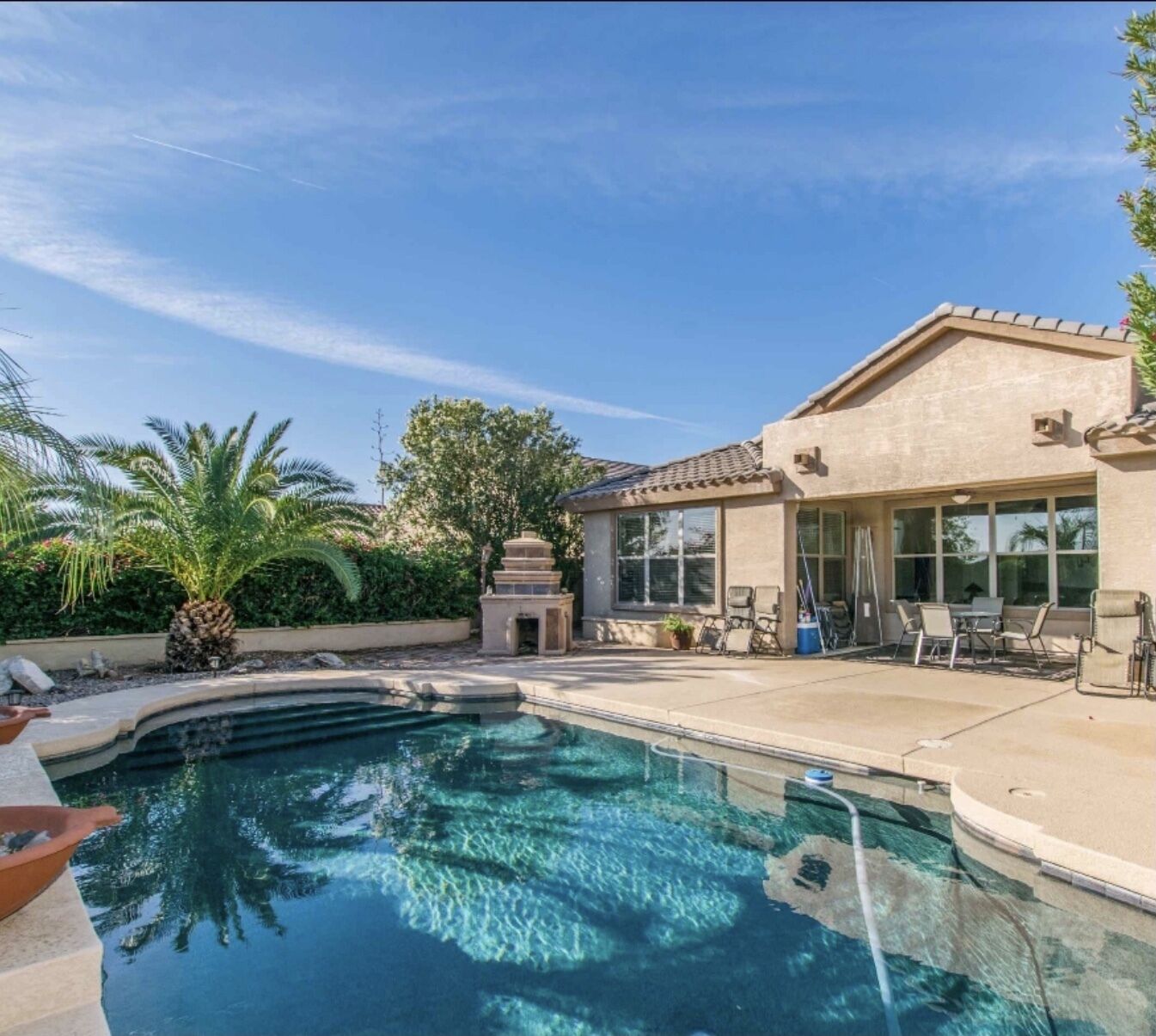 Cheerful Home with a pool