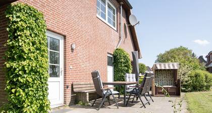 Spacious vacation apartment with terrace and garden
