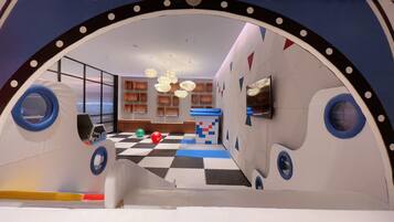 Área de juegos infantiles bajo techo