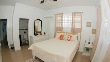 2 makuuhuonetta, silitysrauta/-lauta, Wi-Fi, vuodevaatteet