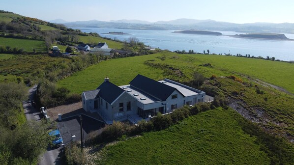 Exterior - Whiddy School House Accommodation (Tranaha)