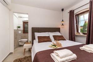 Deluxe Double Room | Free WiFi, bed sheets