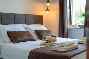 Deluxe Double Room | Free WiFi, bed sheets
