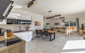 Fridge, microwave, oven, dishwasher - Istriensonne 0005 - Villa Maristra (Sisan)