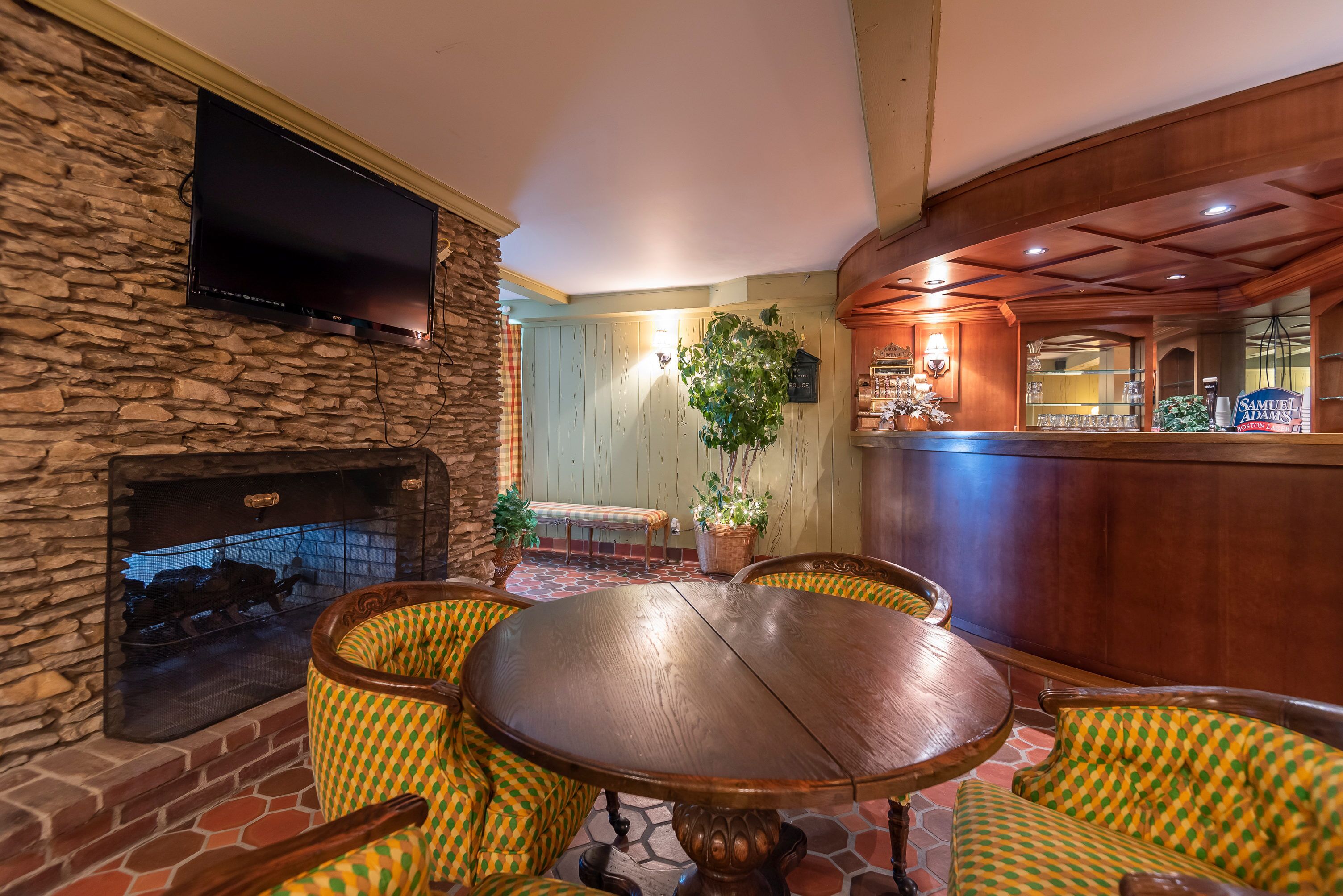 Private 1 Bedroom Suite at French Country Estate