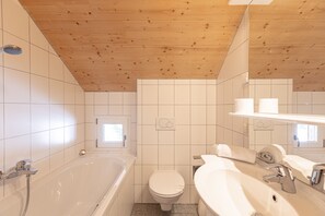 Bathtub, hair dryer, towels - Chalet # 140 with 4 bedrooms & Sauna (Stadl an der Mur)