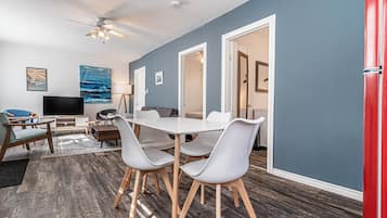 Cabin, Ensuite, Garden View (Unit 1) | Restaurant