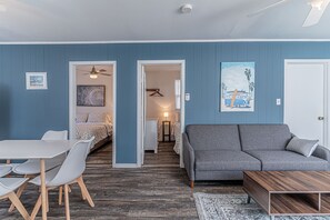 Interior - Driftwood Haus (Saugeen Shores)