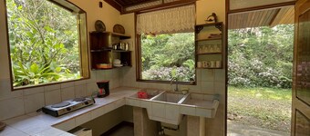 Peaceful guest cottage nestled between two rivers with kitchen and bath