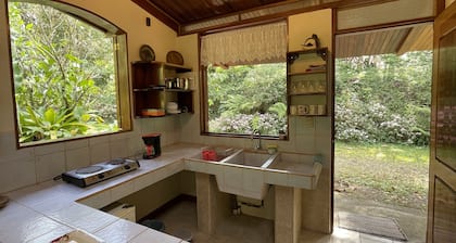 Peaceful guest cottage nestled between two rivers with kitchen and bath