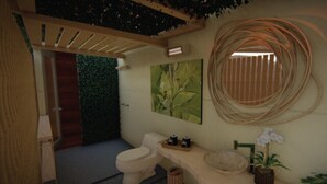 Ein modernes Badezimmer mit einer Holzbank, Toilette, Waschbecken und einer grünen Wand.