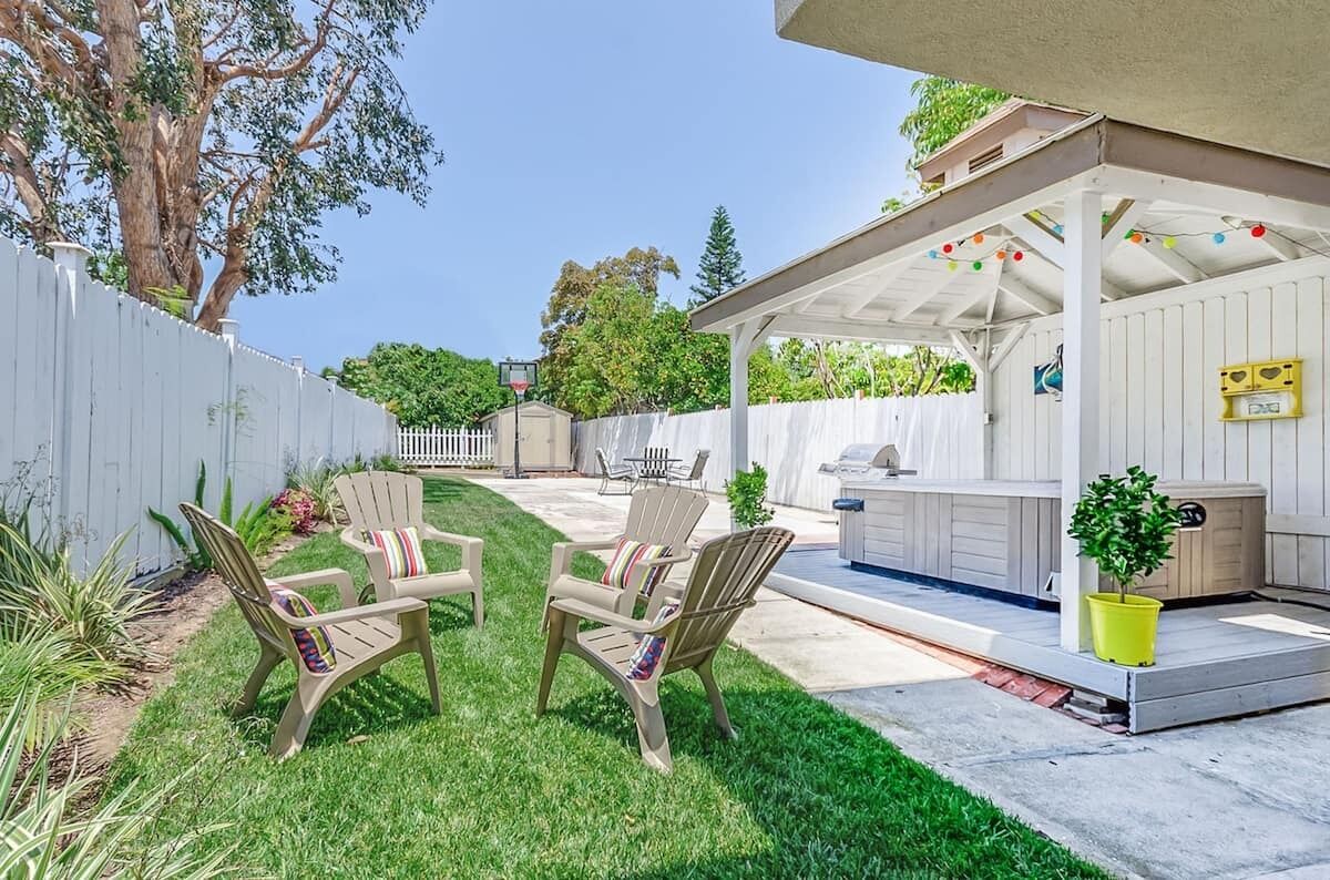 Hot Tub, Pool Table, Home Office, Huge Yard!