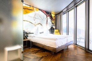 1 غرفة نوم وأغطية فراش متميزة وميني بار وخزنة داخل الغرفة