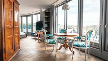 Penthouse, Lake View (Unique Studio) | Living area