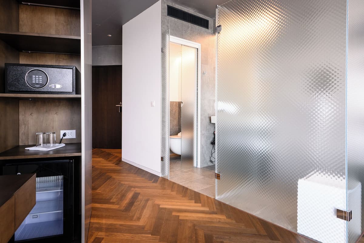 1 sovrum, sängtillbehör av högsta kvalitet och minibar