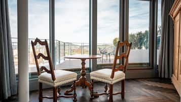 Panoramic-Penthouse, Seeblick (Studio) | Essbereich im Zimmer