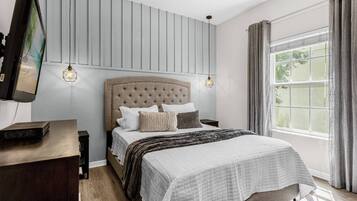 5 bedrooms, travel cot, WiFi, bed sheets