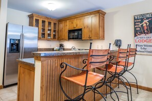 Kühlschrank, Mikrowelle, Ofen, Geschirrspüler