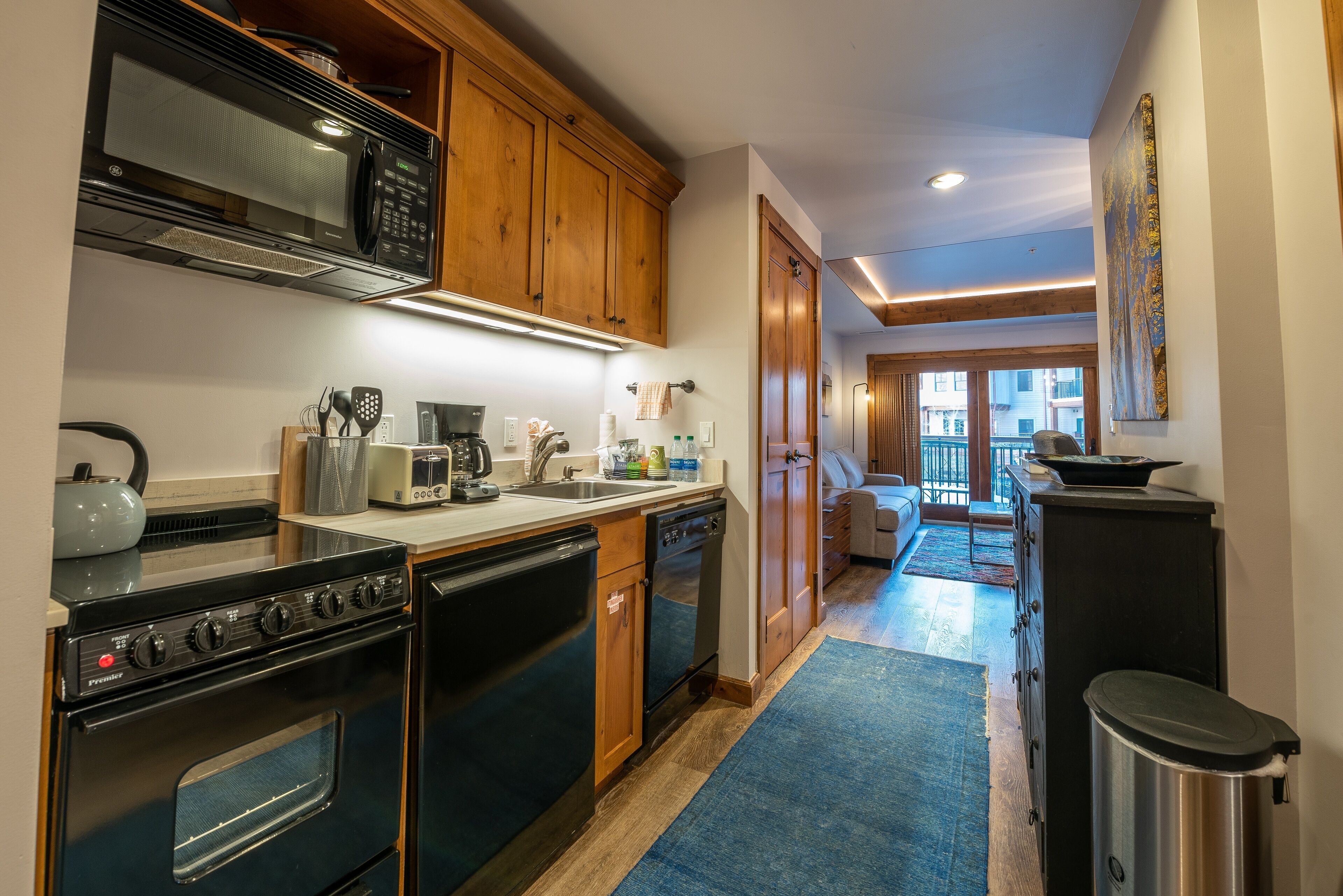 Réfrigérateur, micro-ondes, four, lave-vaisselle