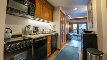 Réfrigérateur, micro-ondes, four, lave-vaisselle