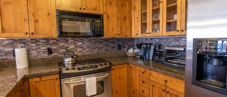 ثلاجة، ميكروويف، فرن، غسالة أطباق