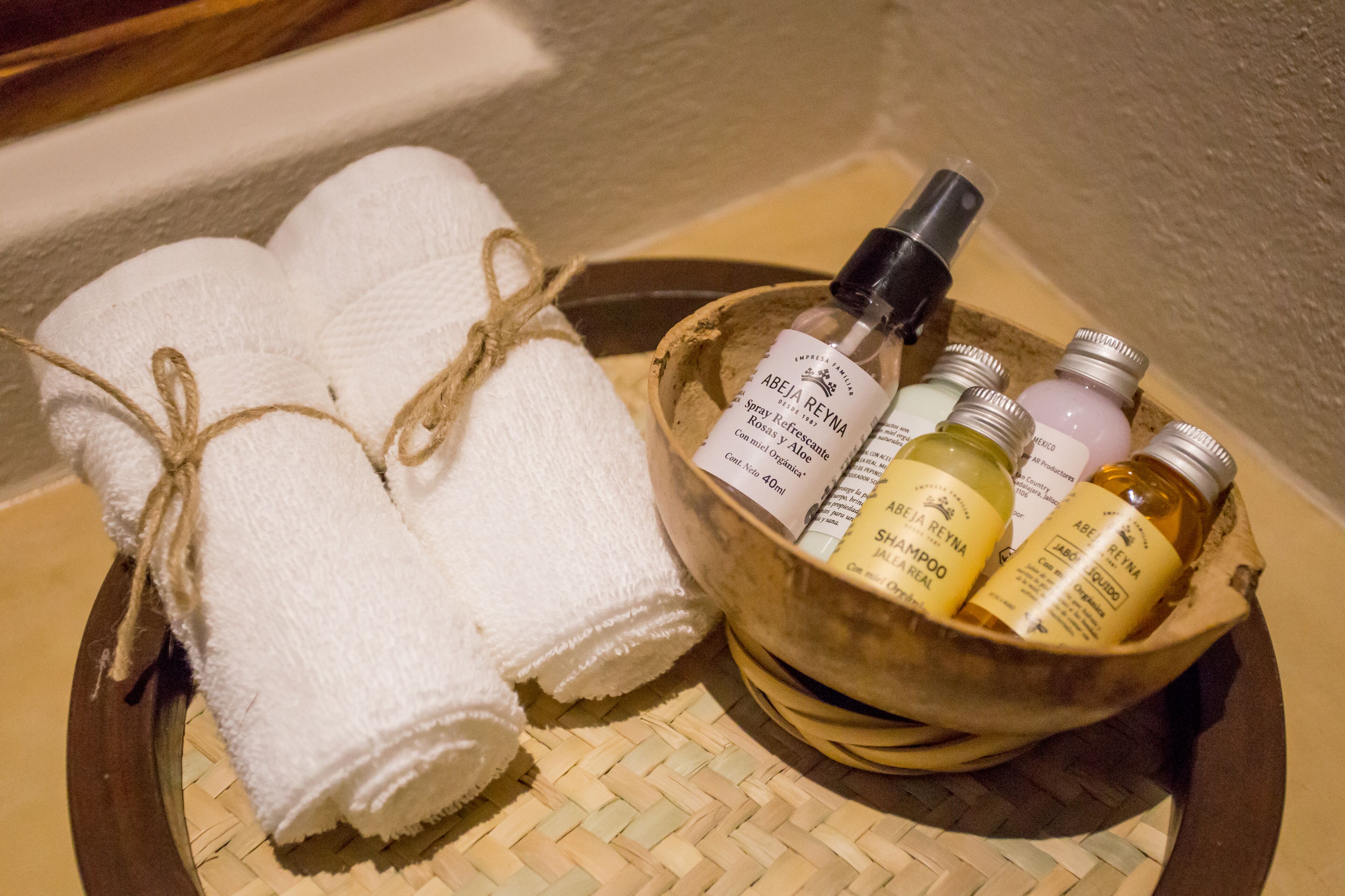 junior suite tropical | bathroom | shower, hair dryer, towels, soap