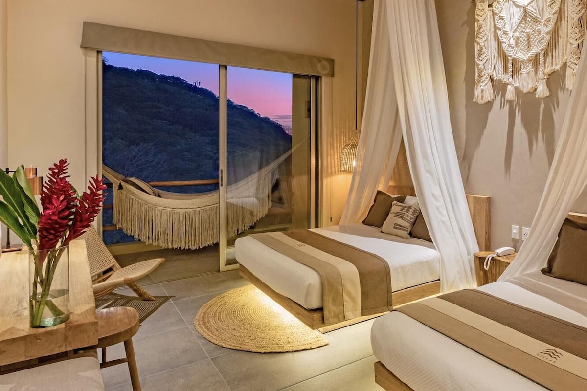 Premium bedding, in-room safe, individually decorated