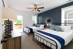 5 chambres, bureau, fer et planche à repasser, lit parapluie