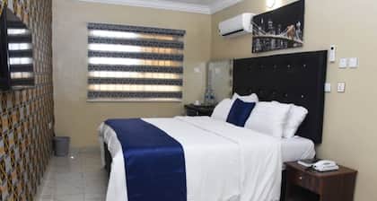 Impeccable 1-bed Executive Luxury Hotel Apartment