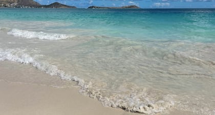 Beachfront Orient Bay 1‑BR Condo • Mont Vernon • Balcony • Pool • Fast Wi‑Fi