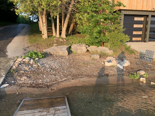 Relax, Peace & Tranquility surrounded by nature: Modern Farmhouse Style Cottage