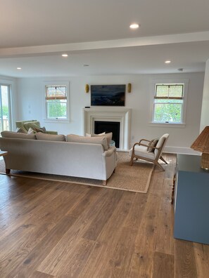 Smart-tv, pejs, kontorer, computerskærme