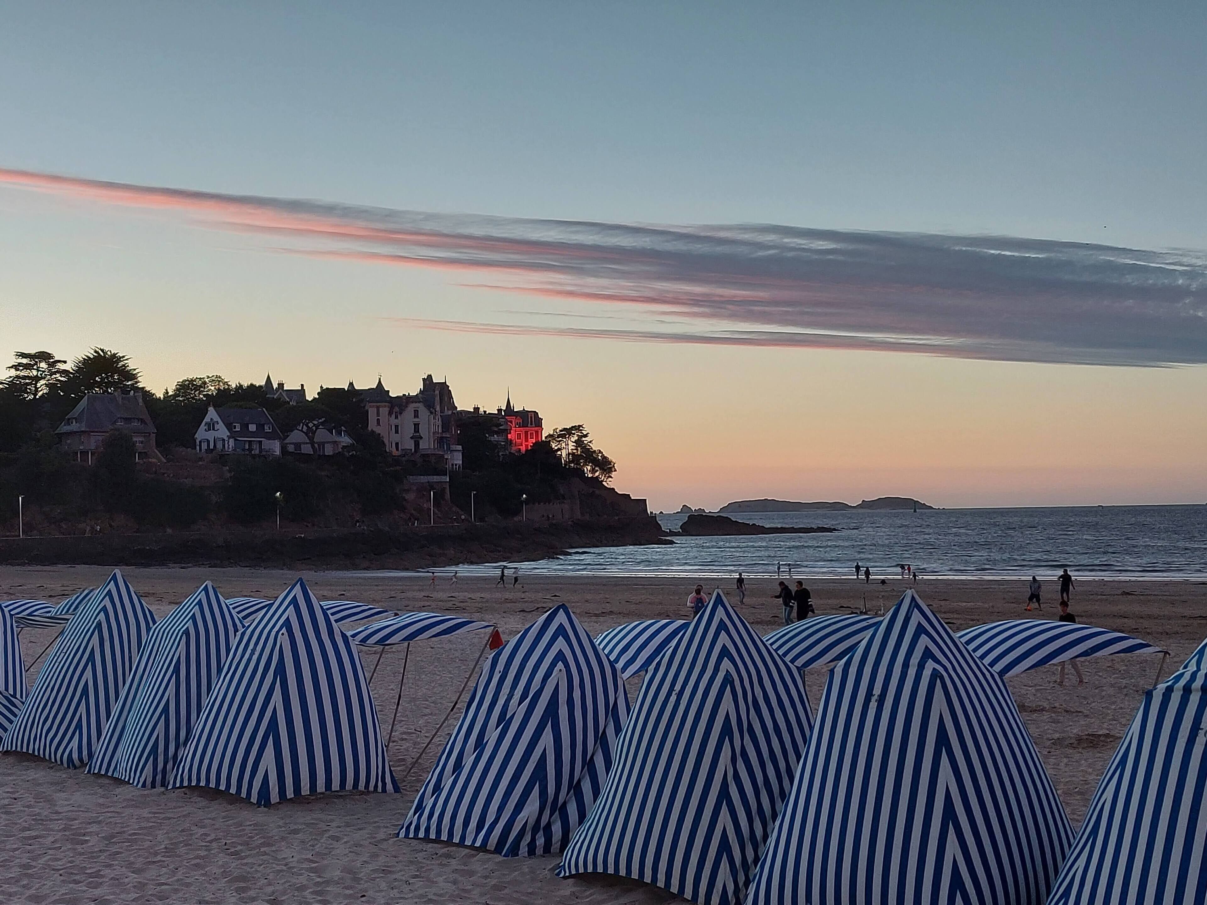 Ubicación a pie de playa y tumbonas