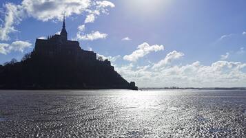 Accommodatie ligt op het strand, ligstoelen