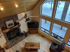 Smart TV, fireplace, DVD player, computer monitors - Magical Cabin in Pinetop Lakes (Pinetop)